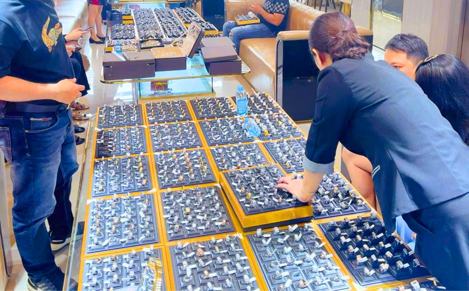 gioi thieu ve long ngoc luxury kim cuong gia tot