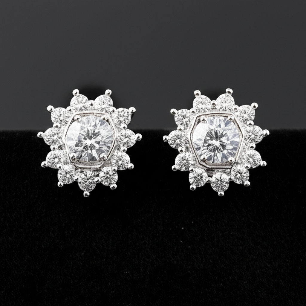 Ảnh cận cảnh đôi bông tai kim cương lấp lánh trên nền nhung đen.