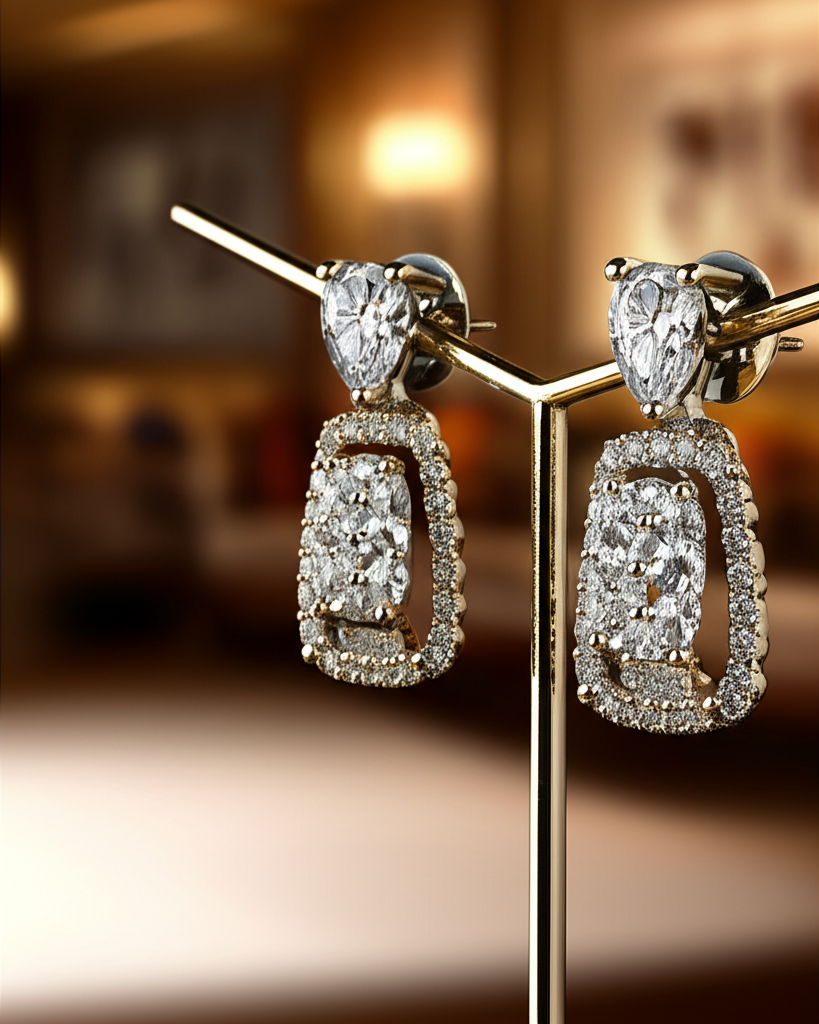 Ảnh cận cảnh đôi bông tai kim cương được trưng bày, thể hiện vẻ đẹp sang trọng.