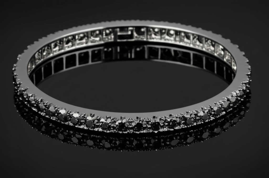 So sánh kim cương trắng và đen cho nam với kim cương trắng đen 4 Ảnh cận cảnh vòng tay kim cương đen dành cho nam giới, với các viên kim cương được cắt gọt tinh xảo và phản chiếu ánh sáng trên nền tối.